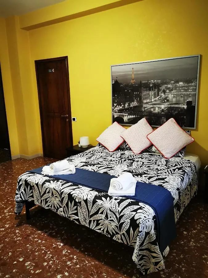 Pensionat Bella Roma - Ee Hotell